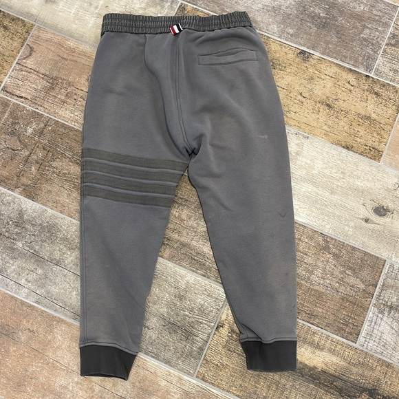Thom Browne Gray Tapered Leg Sweatpants 4 Stripe Zip Pockets Mens S - Picture 2 of 14